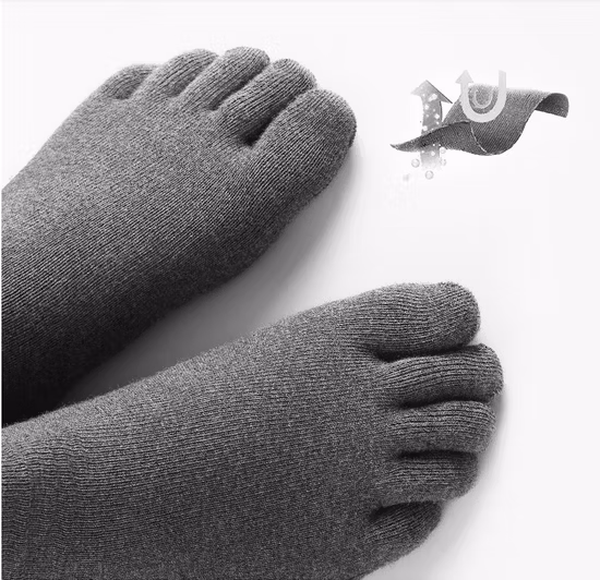 Calcetines cortos coloreados aduana del tobillo del dedo del pie de los hombres cinco del algodón respirable de la malla del verano
